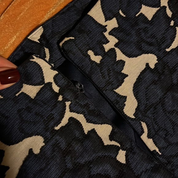 Lucy Paris Blue and White Floral Flared Skirt - Picture 7 of 10